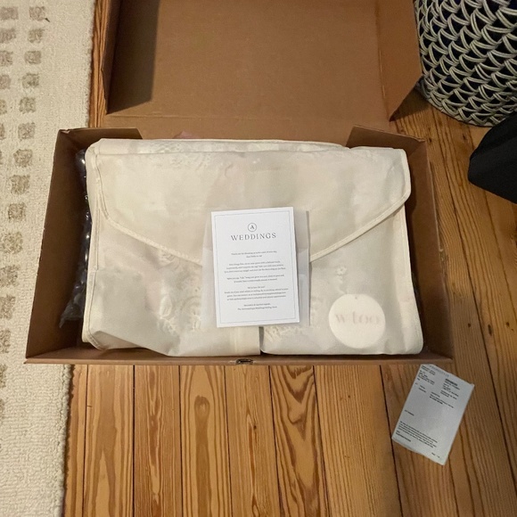 *NEW w/ TAGS ON!* The Wtoo by Watters Philomene Lace Cap-Sleeve Wedding Gown - Picture 4 of 12